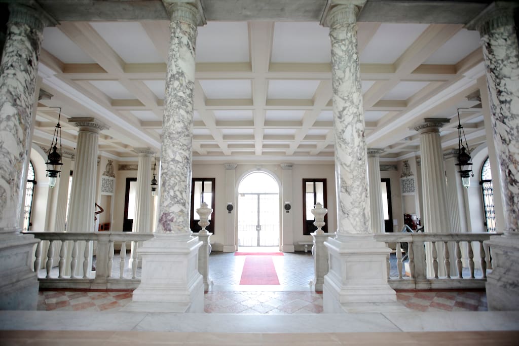 GRAND ENTRANCE (COMMON TO THE 3 APARTMENTS)