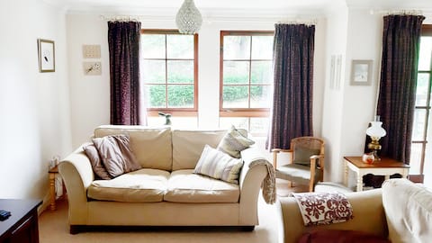 Top performing Airbnb: Entire Central Edin. 3 bedroom Flat- Free Parking in Stockbridge & Inverleith
