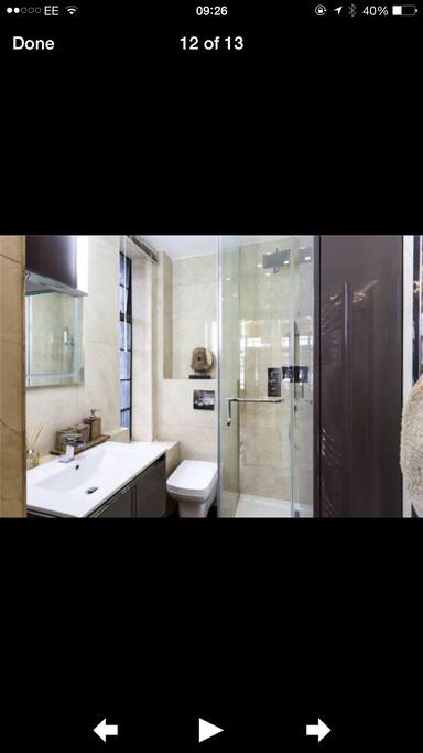 Ensuite Shower Room 1 w/ hairdryer