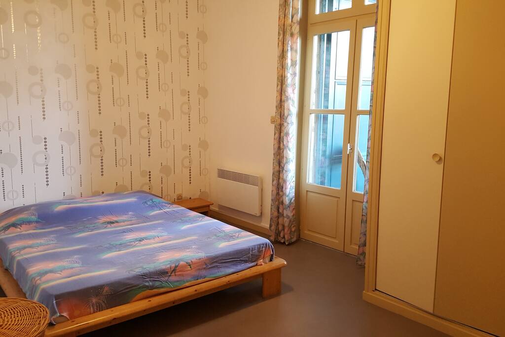Grande chambre lit 1.60