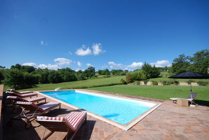 A Beautiful Cottage in Gualdo, MC