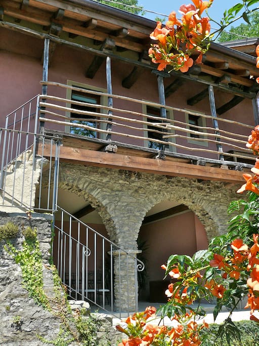 im 1. Stock liegt Ihr Apartment mit den Zimmern GIALLO und ROSENROT