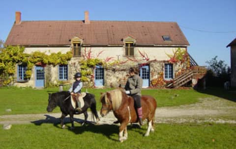 Les Écuries de Saint-Pierre-de-Lamps