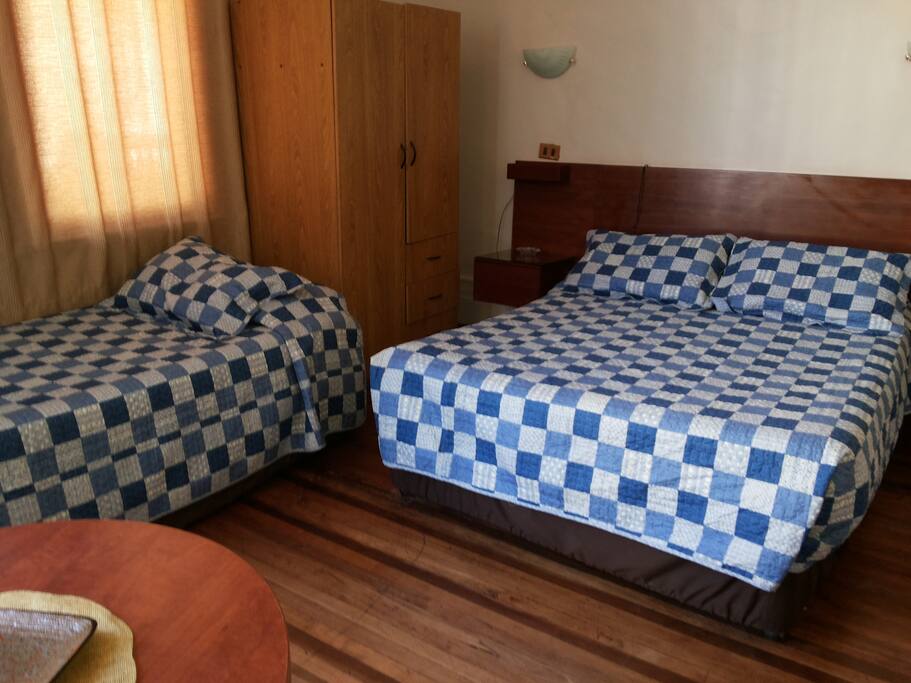 Habitación matrimonial con baño privado