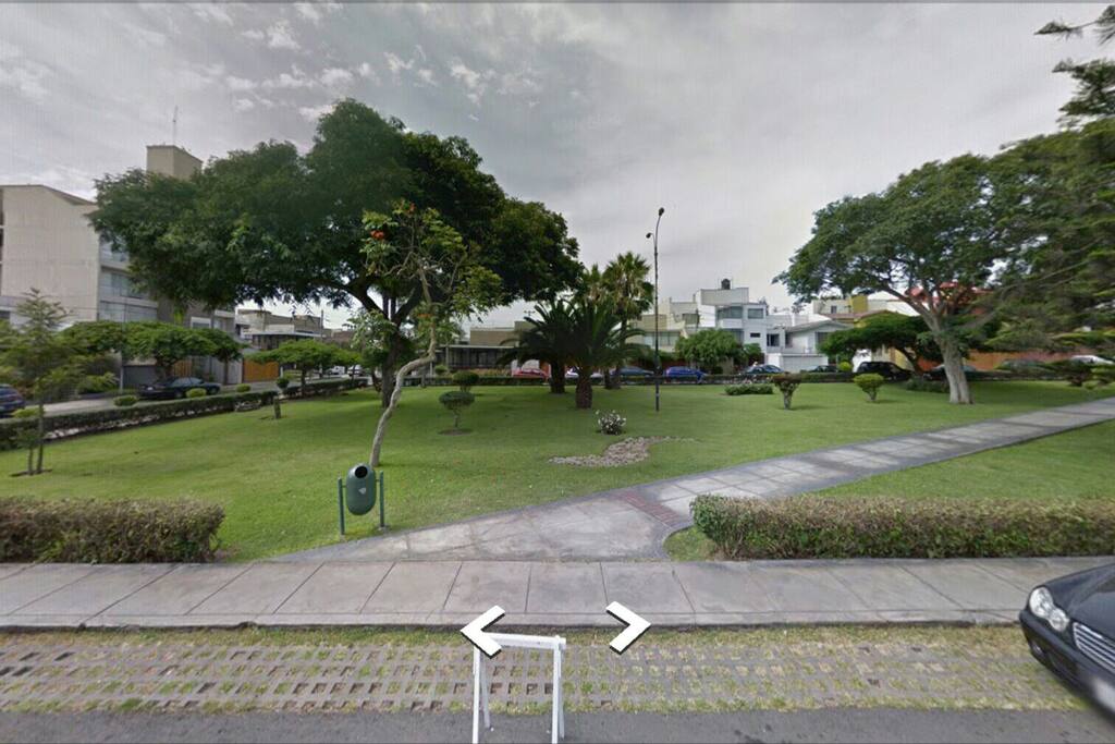 One of the gorgeous little parks, in front of my house (low quality pic don't know why..)