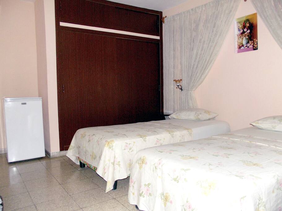 Habitaciones confortables y ambientadas de manera sencilla, para un buen descanso garantizado.