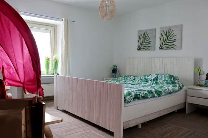 Dhomë gjumi jeshile në katin e parë 