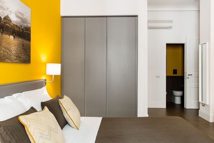 N’apARTment-Ampio appartamento in centro con Arte gallery image 2