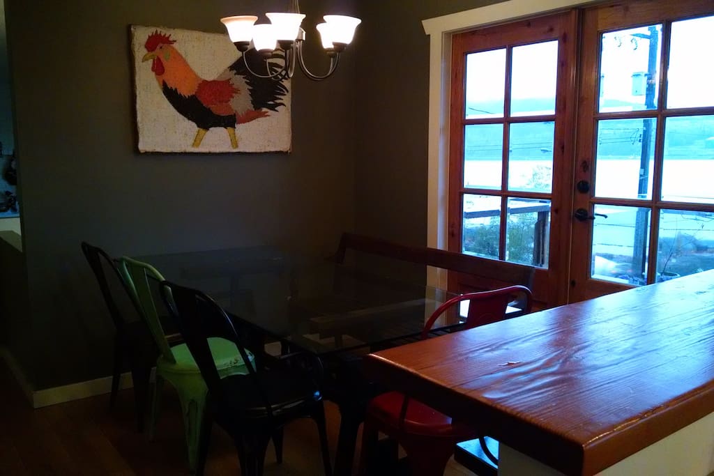 Dining area with room for 7 or more