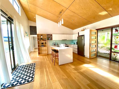 Top performing Airbnb: Amaroo Cottage, Gungulgup Valley, Yallingup in Yallingup
