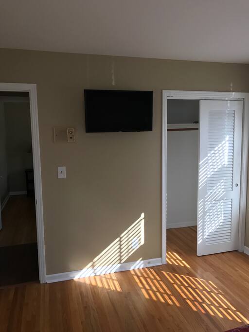 TVs with roku and antenna in every room.