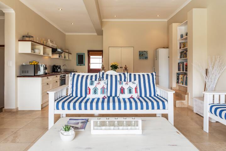 Beach Cottage Close to World-Famous Kitesurfing gallery image 4