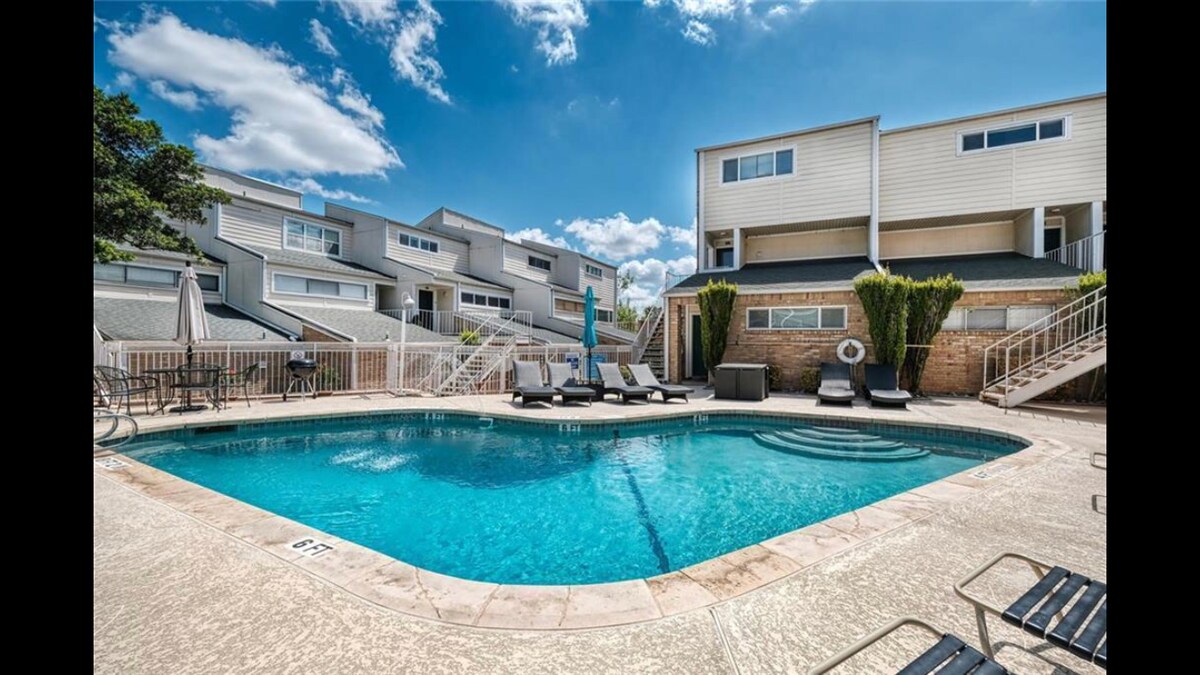 1B/1.5BA Condo by Lady Bird Lake/Boardwalk