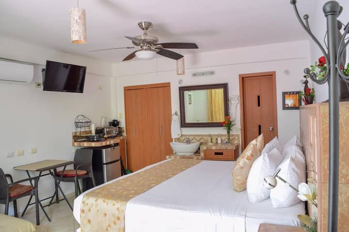 Hotel Bucaneros. Kingbed Suite Y Cocineta - Isla Mujeres