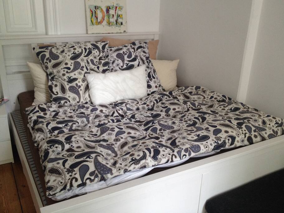 Bett/Bed