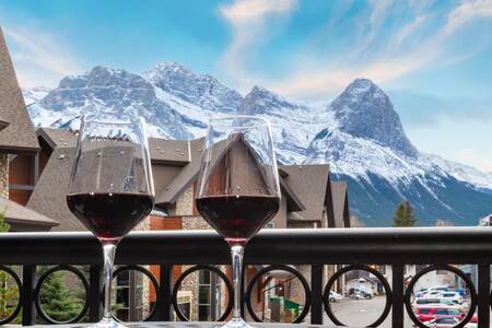 Newly renovated Haven in Rockies + Hot Tub & Pool✫