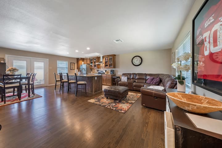 Family And Dog Friendly Home In Heart Of Dallas - 卡羅爾頓