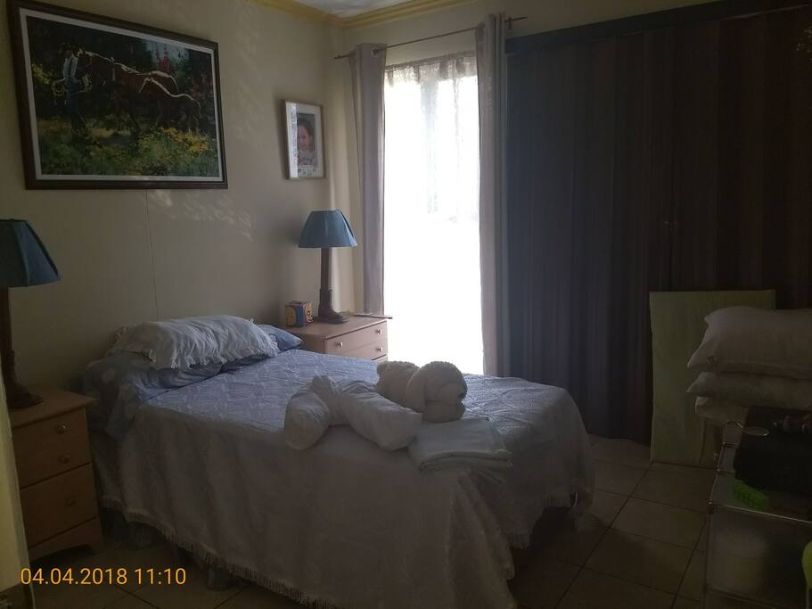 Habitación para Bebé y un niño.
o para un adulto o para un Matrimonio