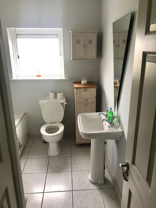 Shower/bath room