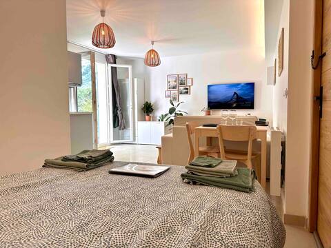 Peaceful brand new studio on the edge of the forest