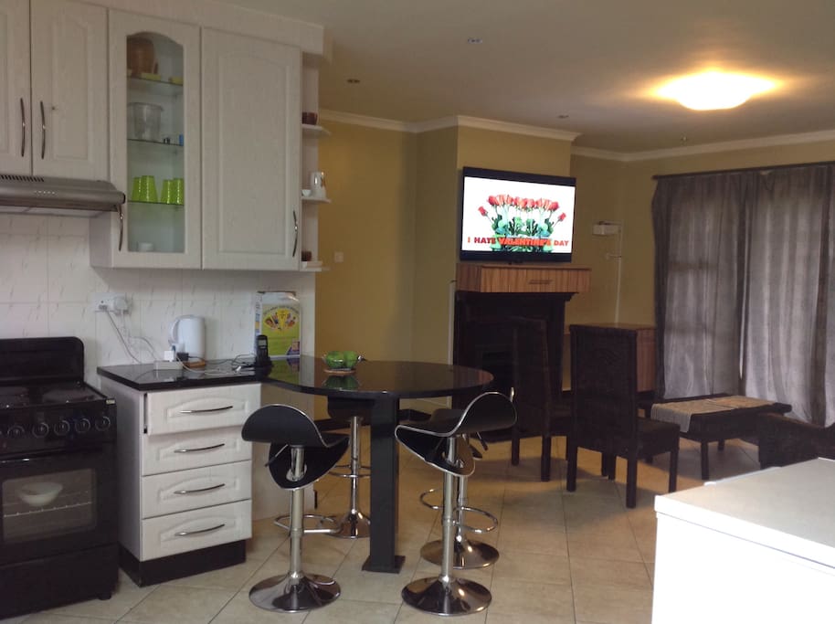 The kitchen table cam accommodate 6 people.