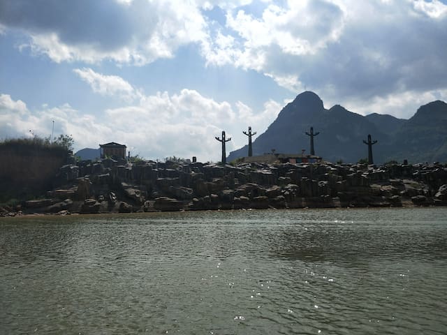 Border trade city, away from noisy