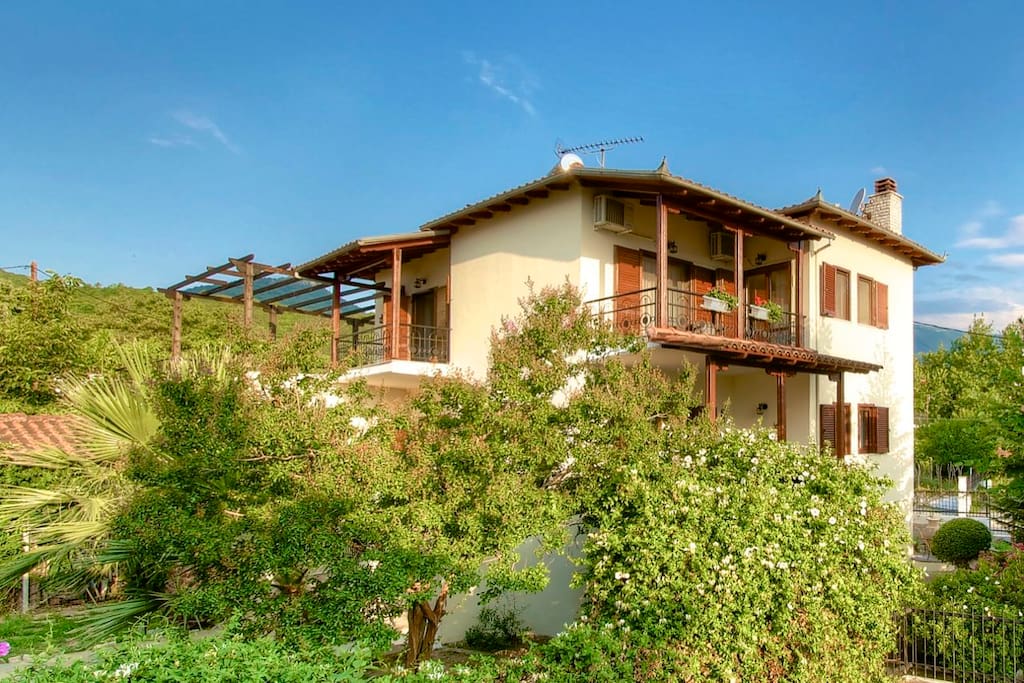 Villa Doris mit Blick auf den Olymp