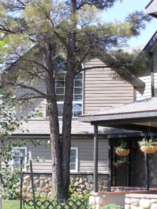 Bello Lago Cottage Front