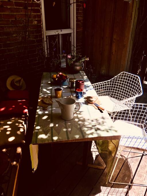 Cours terrasse- coin salle à manger