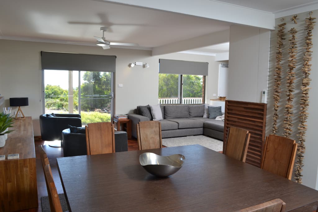 Open plan dining / lounge area