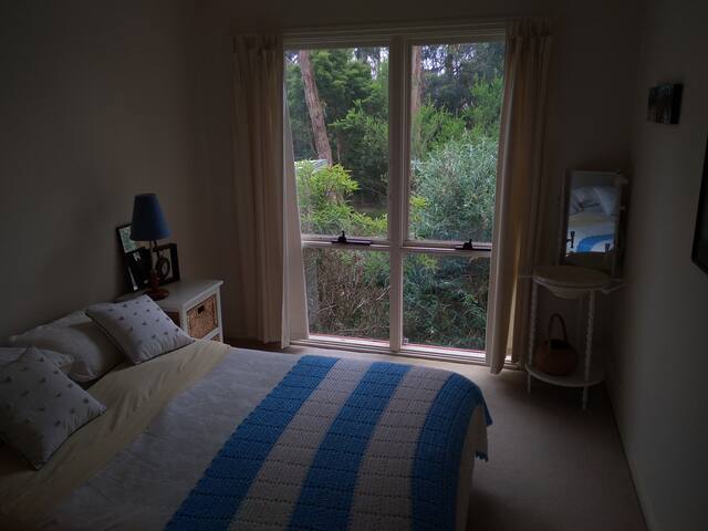 Brookdale Manor – Sleeps 13 gallery image 5