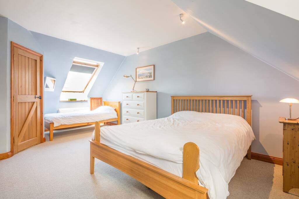 Very Large Bedroom