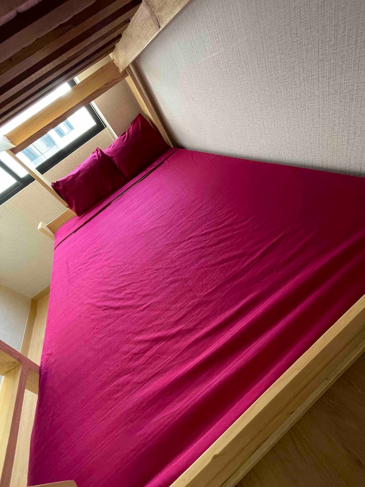 2 ‑ ადგილიანი ხის სახლი, 1-ლი სართული 
