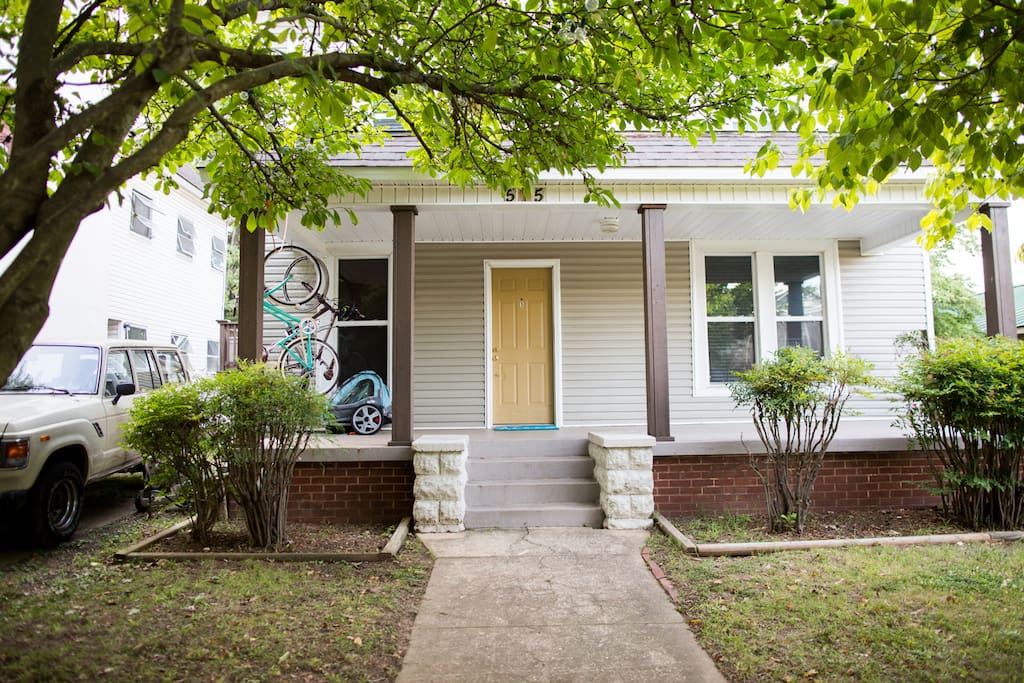 Front Porch just 3 blocks from downtown