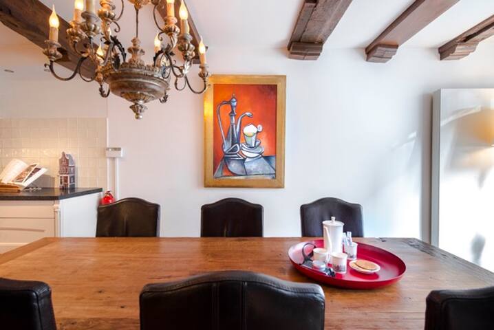 Luxury 17th century monument home with canal views gallery image 5