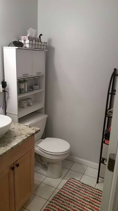 Private bathroom, including tub/shower