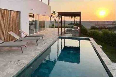 Oceanfront accommodation in Chincha Baja