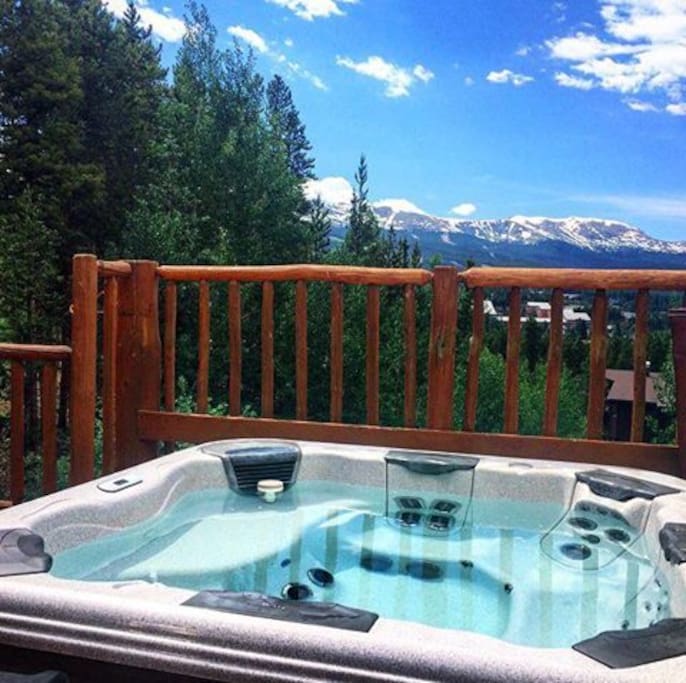 Hot tub with views of the Ten Mile Range