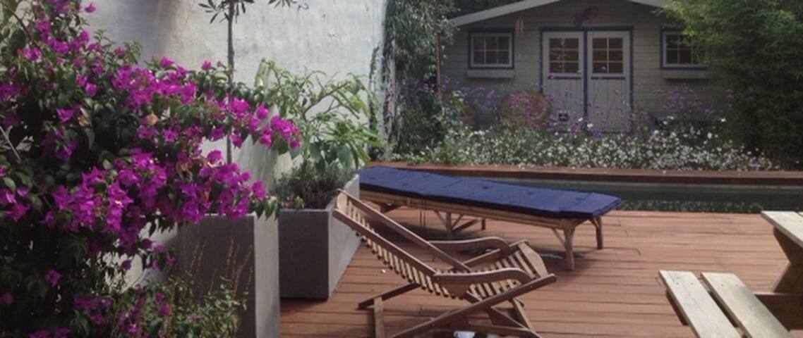 Mima's house in Bruges private studio and bathroom