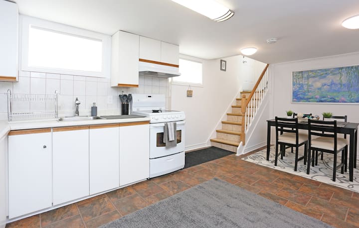 Executive Apartment In Quiet Neighbourhood - Toronto