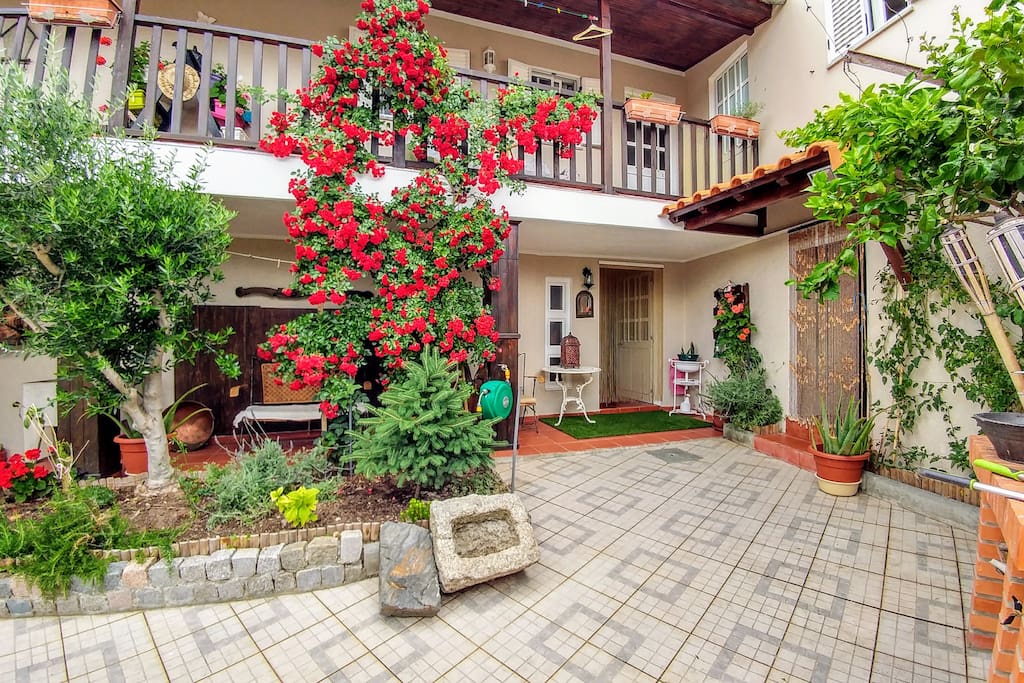 Patio, com churrasqueira.