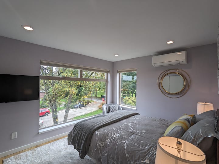 Main Bedroom
- cordless, light filtering shades
- built-in USB charging ports in bedside table lamps
- individually controlled mini-split heat/AC unit
- streaming TV