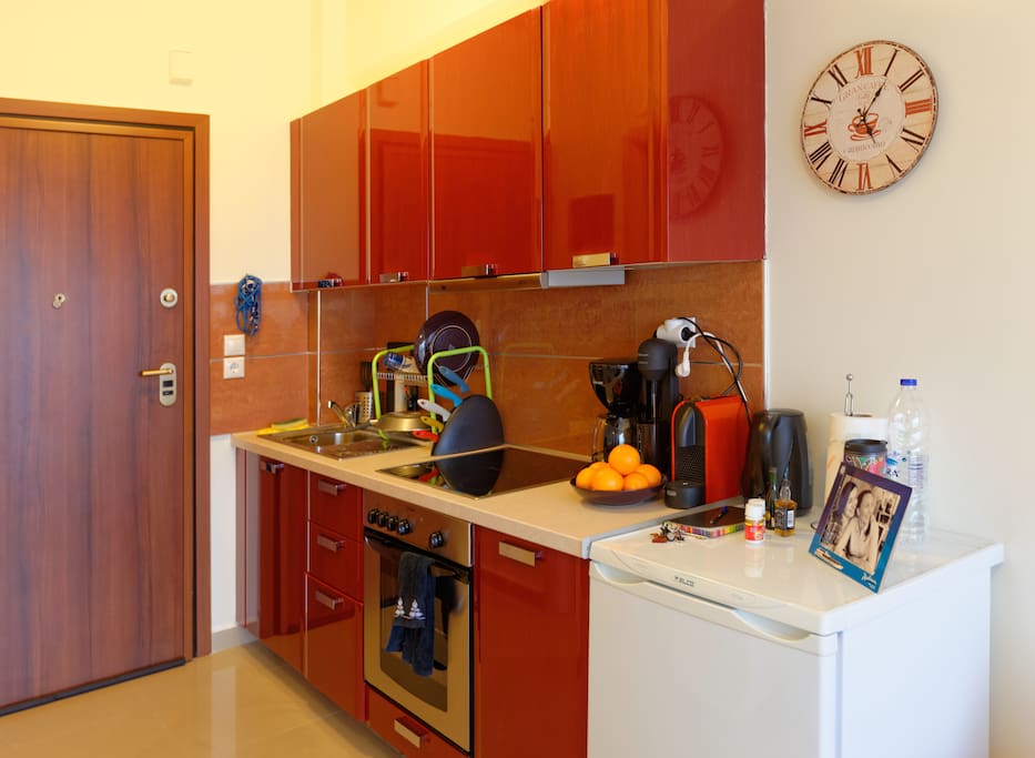 Kitchen, with oven, coffee maker, Nespresso maker, etc.