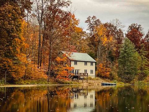 Newly remodeled Cozy home on private lake