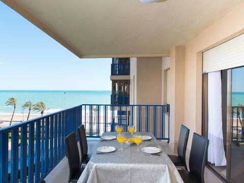 Beach front pool apartment