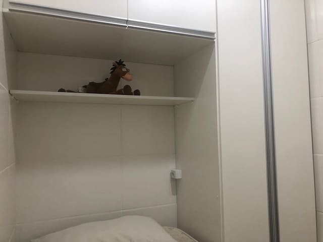 Quarto solteiro, DCE suite