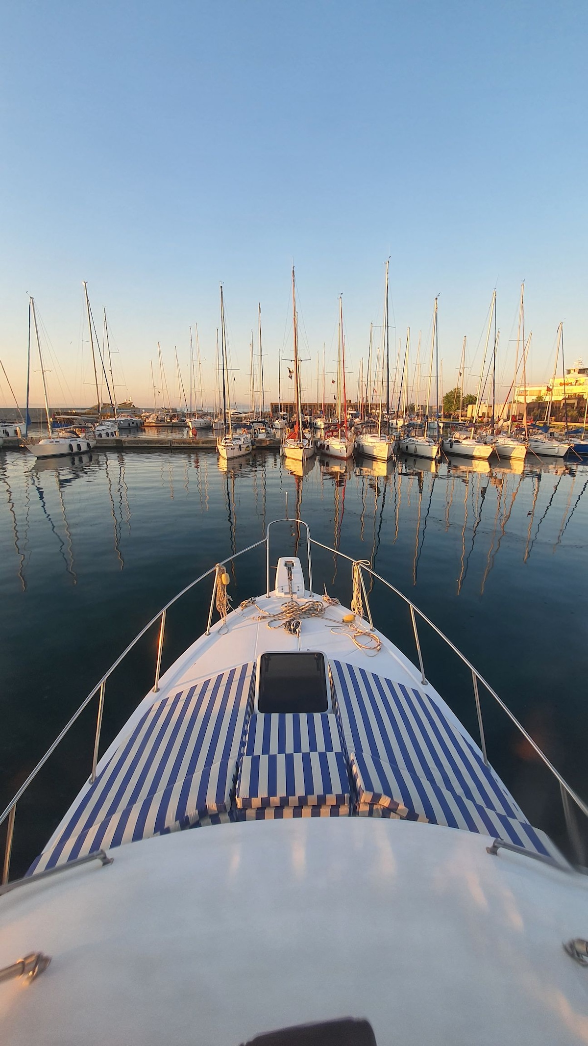 Marina da Konforlu Tekne.