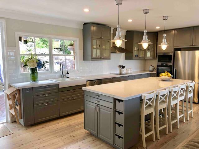 Bush Wonderland, minutes drive to the beach! gallery image 5