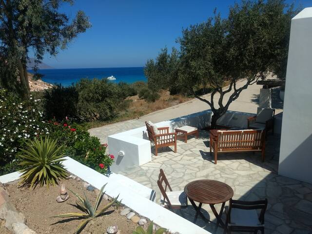 Beautiful beach house and cottage by the sea. gallery image 2