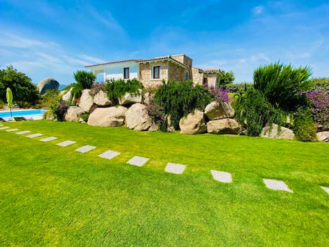 ArtVilla, private heated pool, Sea view, WiFi
